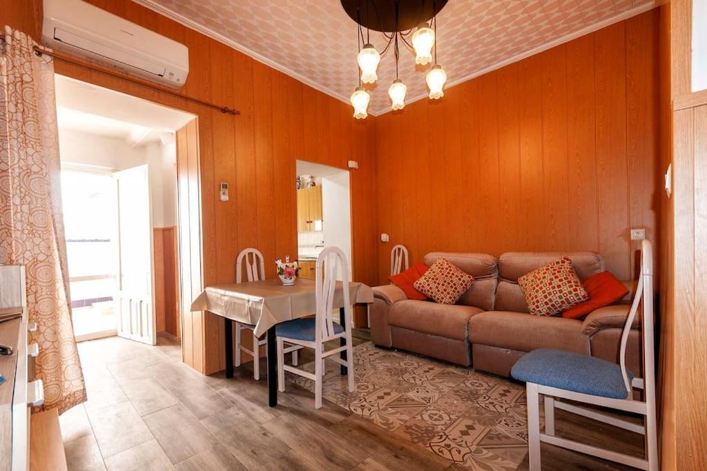 فيلا The Little House In The Neighbourhood لقنت المظهر الخارجي الصورة