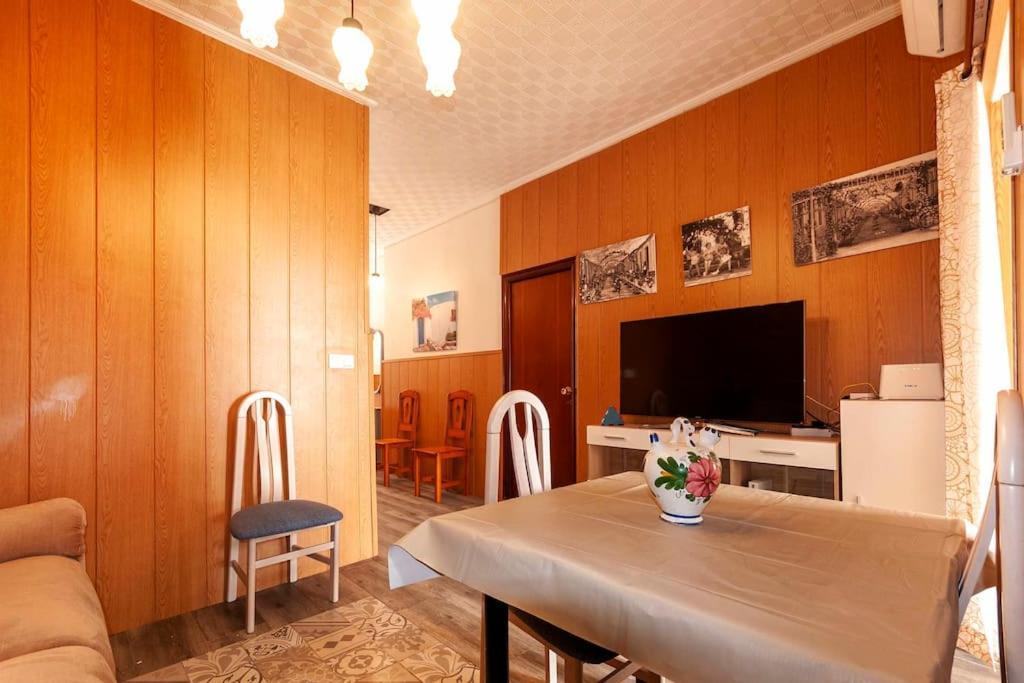 فيلا The Little House In The Neighbourhood لقنت المظهر الخارجي الصورة